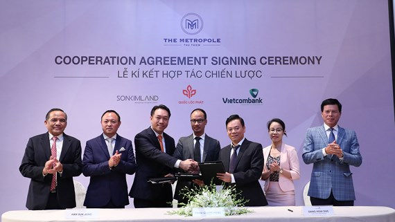 Gần như cùng thời điểm với việc Keppel Land thông báo đã bán 30% cổ phần của Quốc Lộc Phát thì Sơn Kim Land ký kết với Vietcombank khởi động dự án.