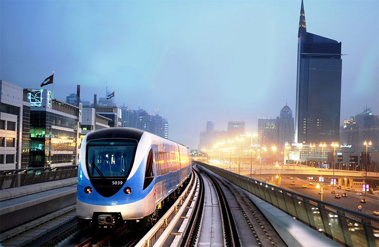  Hệ thống tàu điện không người lái dài nhất thế giới ở Dubai.  