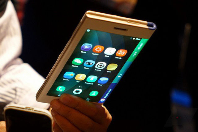 Liệu rằng những chiếc smartphone của Samsung có thể gập cong lại để tiết kiệm diện tích giống như nguyên mẫu của Lenovo?