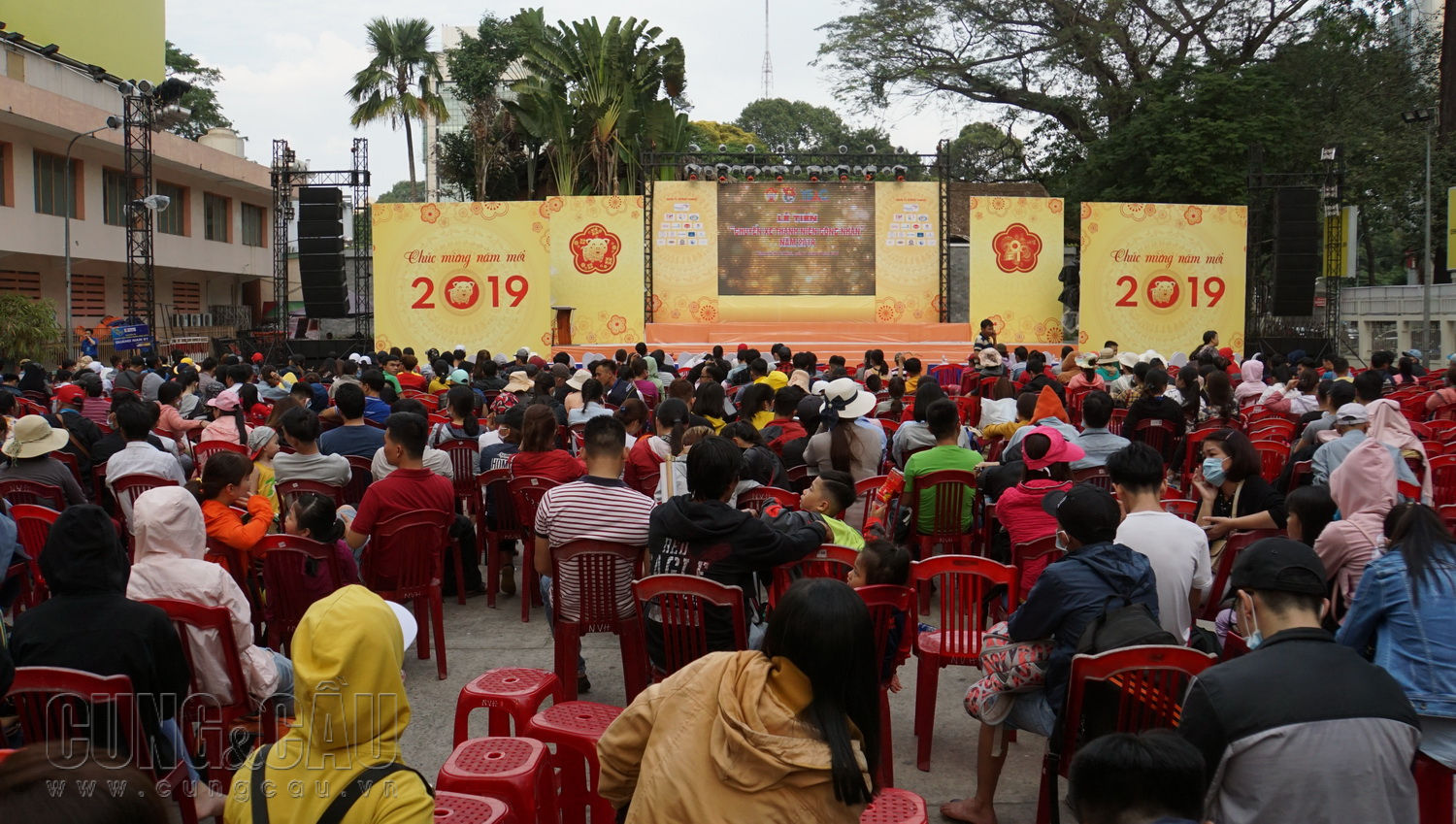Hỗ trợ 1.500 công nhân khó khăn ở miền Trung về quê ăn Tết 2019