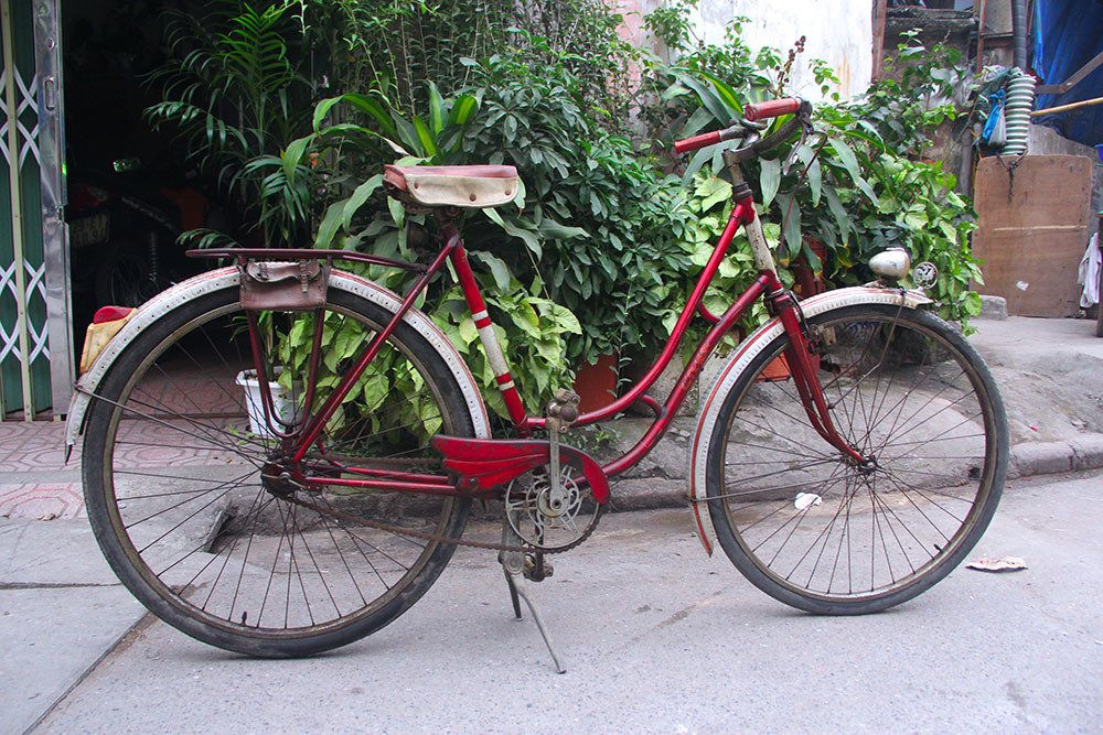 Xe đạp con gà, chiếc xe có độ tuổi lâu đời nhất mà ông sở hữu, được sản xuất từ năm 1920 