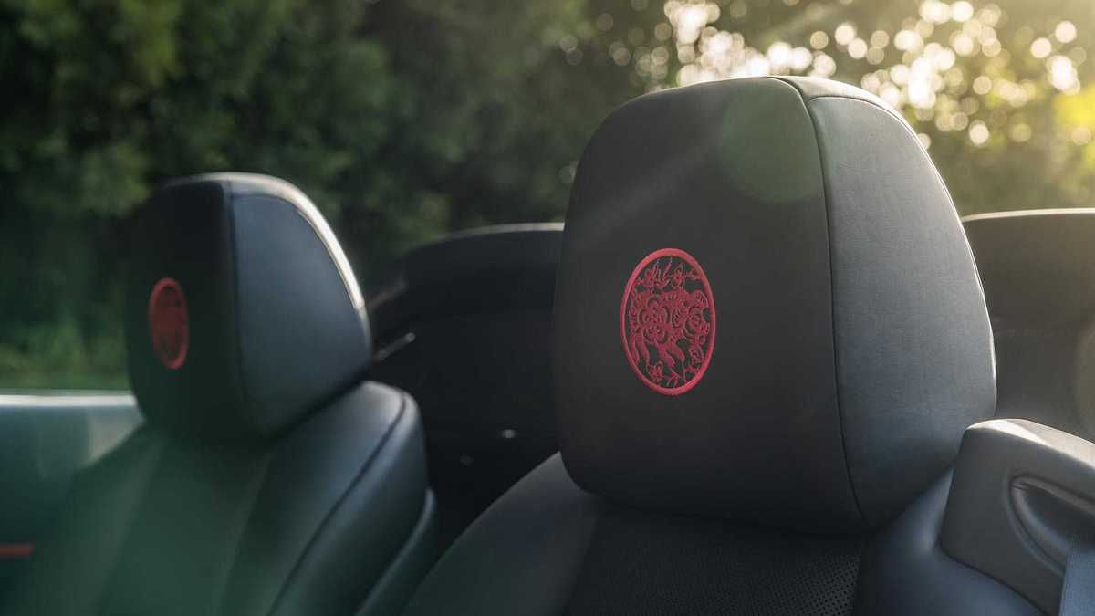 Rolls-Royce giới thiệu các phiên bản đặc biệt đính logo Tết Kỷ Hợi