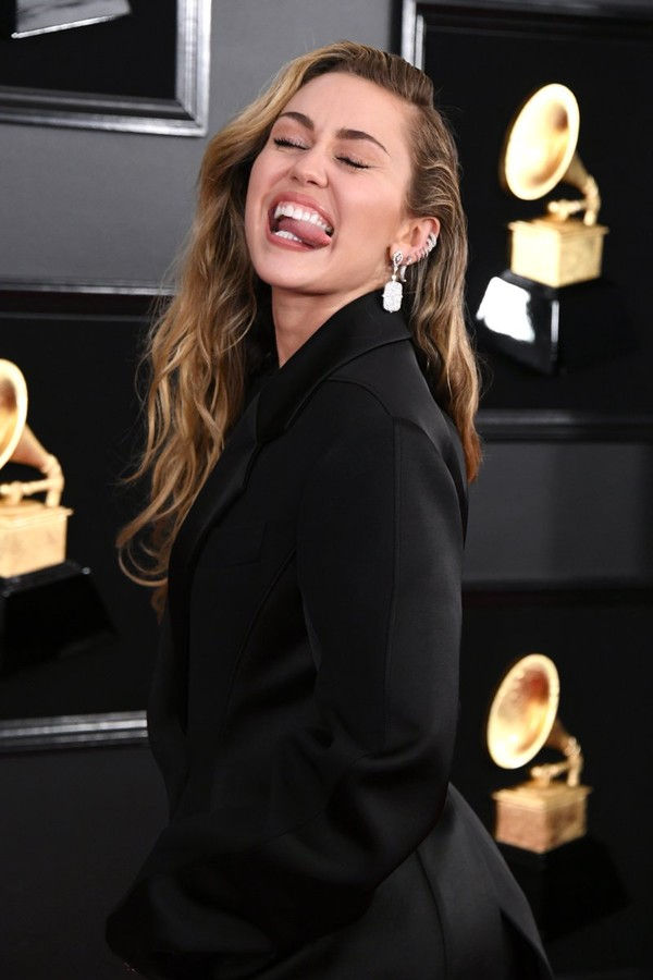 Ngắm dàn mỹ nhân tại thảm đỏ Grammy 2019