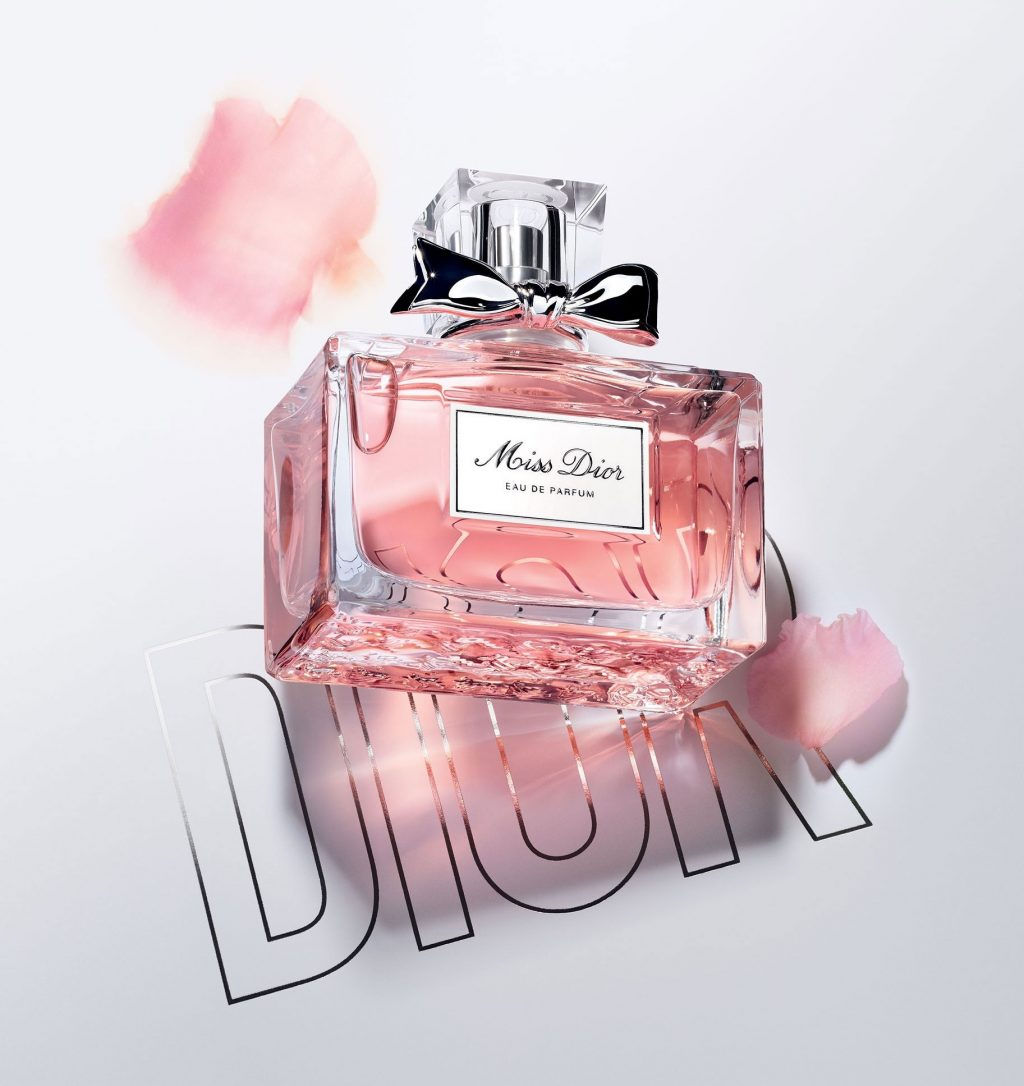   Thiết kế chai nước hoa ngọt ngào nữ tính khiến bất kì cô nàng nào cũng “say đắm”. Ảnh: Dior   