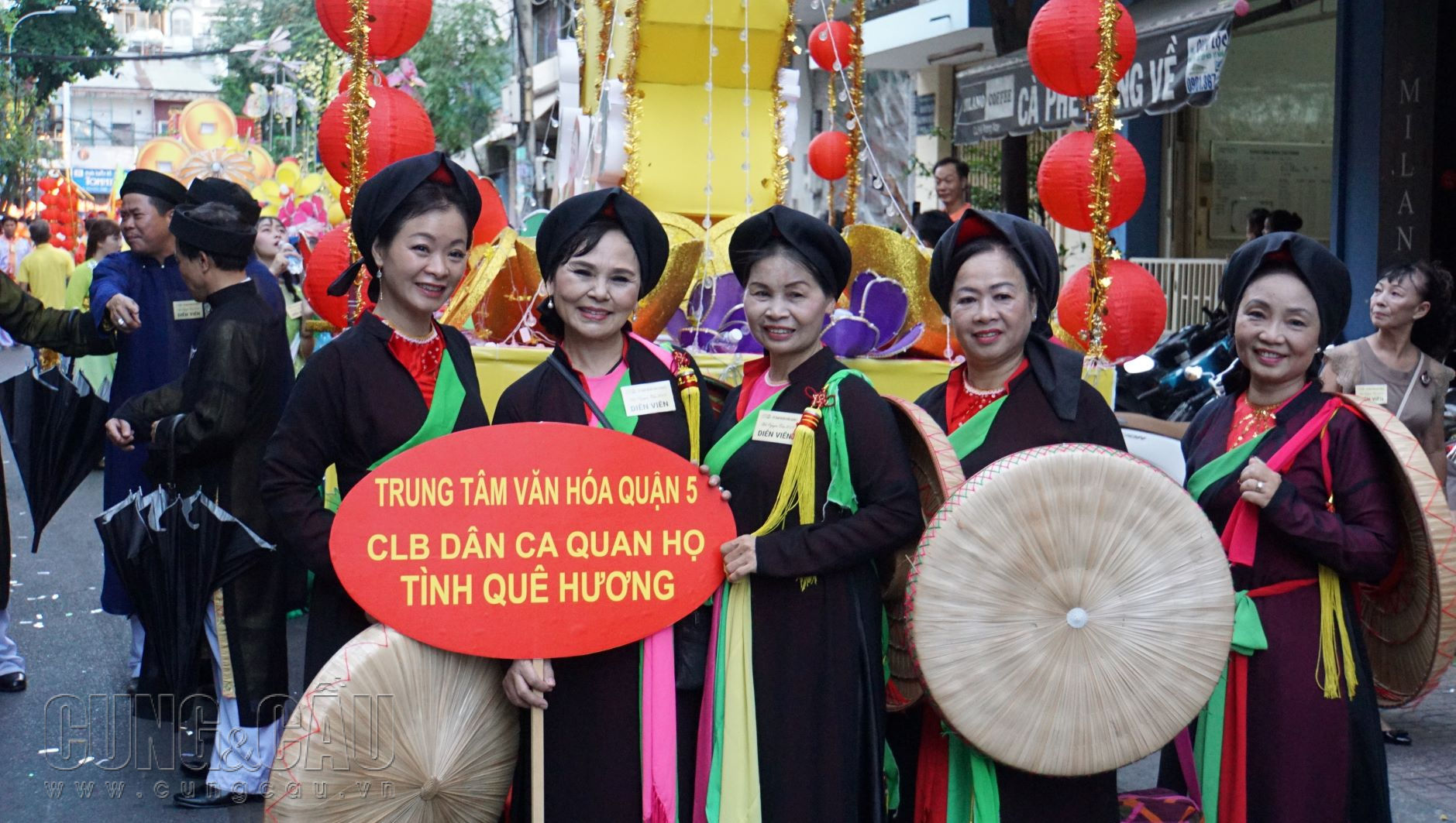 Vạn người đội nắng đón Tết Nguyên tiêu của người Hoa ở Sài Gòn