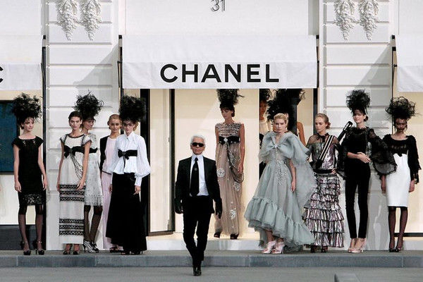 Karl Lagerfeld: Từ 'Thánh nhân' vực dậy đế chế suy tàn đến huyền thoại sống của thời trang