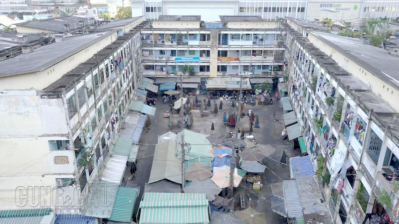   Tương tự, hàng trăm cư dân ở chung cư Vĩnh Hội ở đường Khánh Hội, phường 6, quận 4 đang sống trong cảnh nguy hiểm đến tính mạng.  