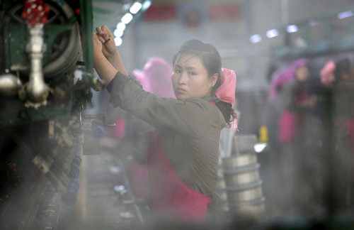 Công nhân Triều Tiên qua ống kính phóng viên AP