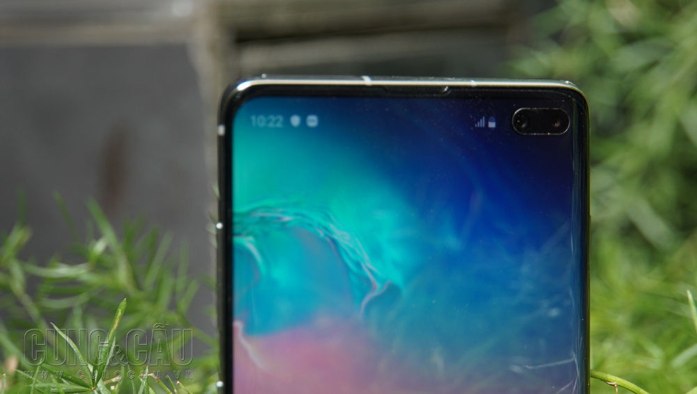 Trải nghiệm Samsung Galaxy S10 : Trắng xà cừ và màn hình khá rộng