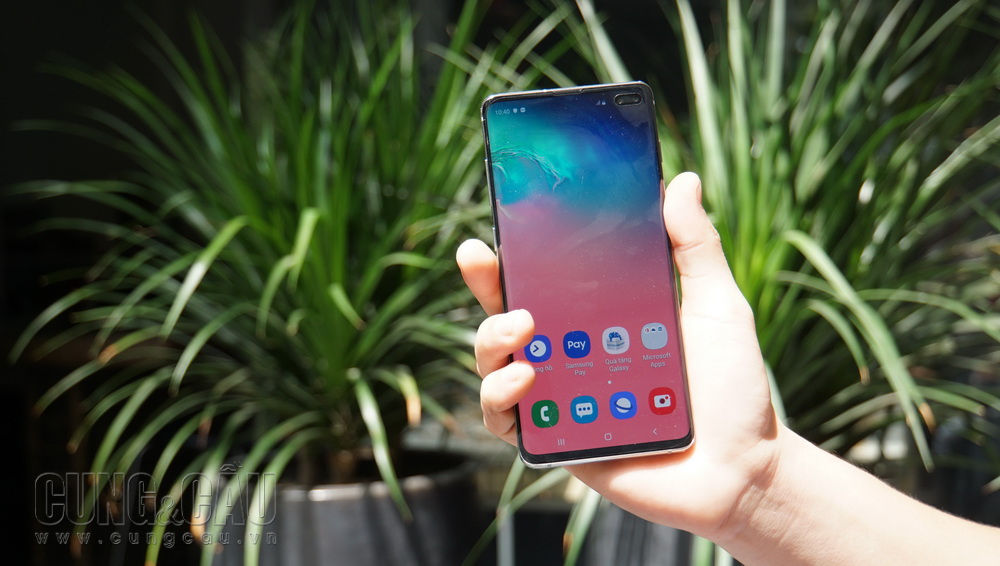 Trải nghiệm Samsung Galaxy S10 : Trắng xà cừ và màn hình khá rộng