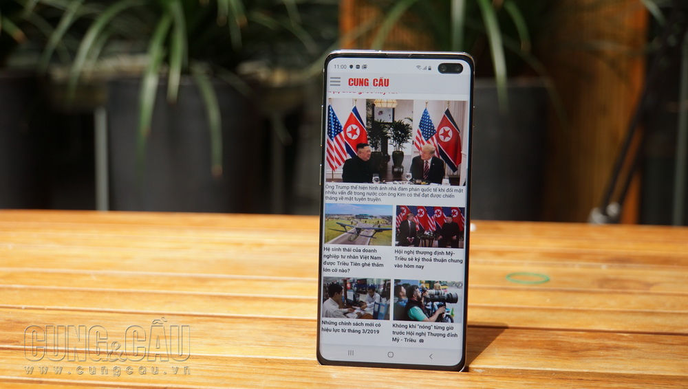 Trải nghiệm Samsung Galaxy S10 : Trắng xà cừ và màn hình khá rộng