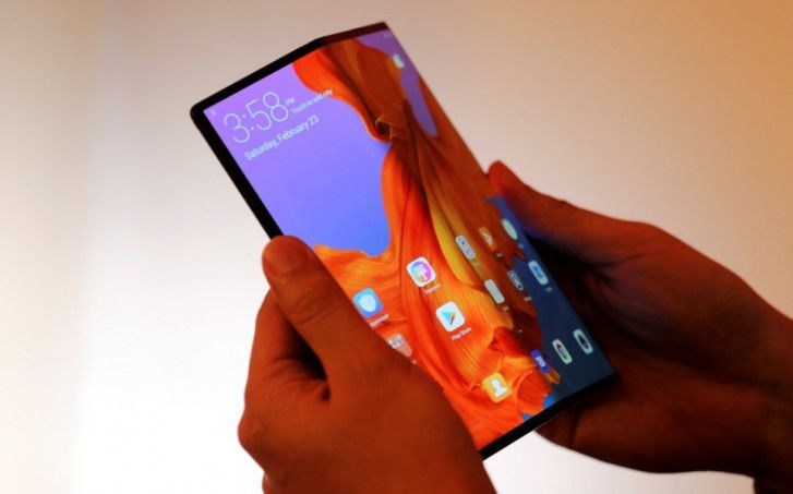 CEO Huawei chê thiết kế của Samsung Galaxy Fold “quá tệ”