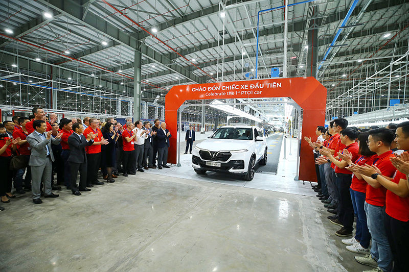 Chiếc xe SUV đầu tiên được hoàn thành hoàn toàn trên dây chuyền tại Việt Nam.