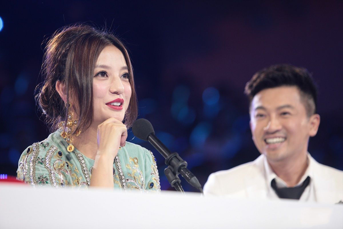 Triệu Vy cũng tham gia làm giám khảo cho nhiều chương trình tìm kiếm tài năng. 