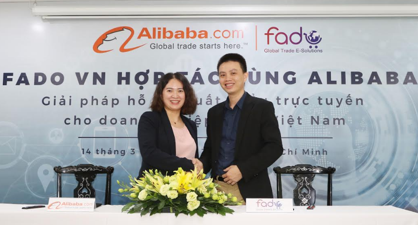 Đại diện Alibaba và Fado ký kết biên bản hợp tác ngày 14/3 tại TP.HCM.