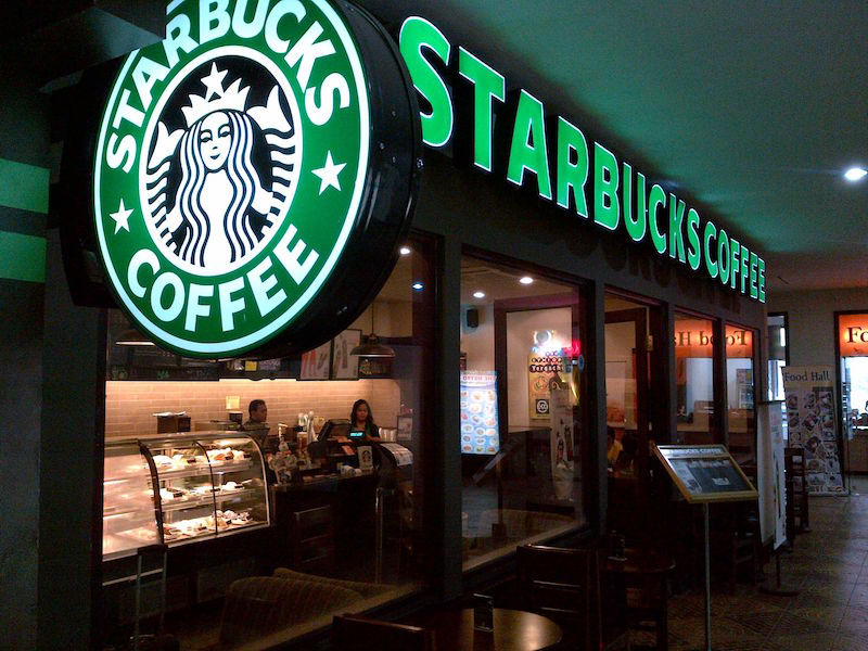 Starbuck Vietnam thích ứng với khách hàng bằng chất lượng phục vụ, cải tiến menu.