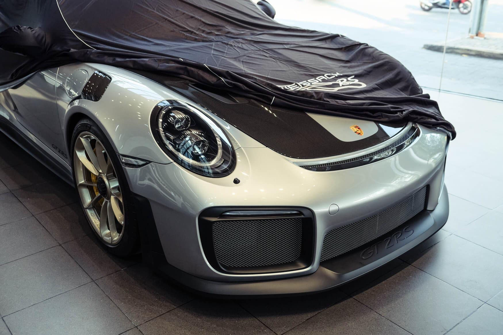  Chiếc Porsche 911 GT2 RS có giá bán lên đến 20 tỷ đồng (lăn bánh). 
