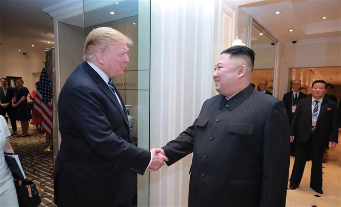  Tổng thống Mỹ Donald Trump (trái) và nhà lãnh đạo Triều Tiên Kim Jong Un (phải) tại cuộc gặp ở Hà Nội ngày 28/2. Ảnh: AFP/TTXVN    