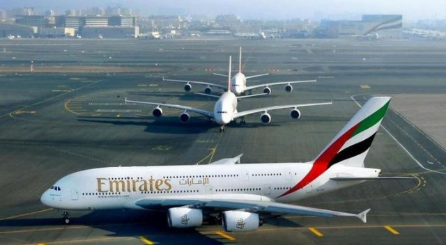   Emirates Airlines là một trong số những hãng bay quốc tế hoạt động mạnh tại Việt Nam trong những năm gần đây. Emirates Airlines là hãng bay bay của Tiểu Vương Quốc Ả Rập thống nhất (UAE).   