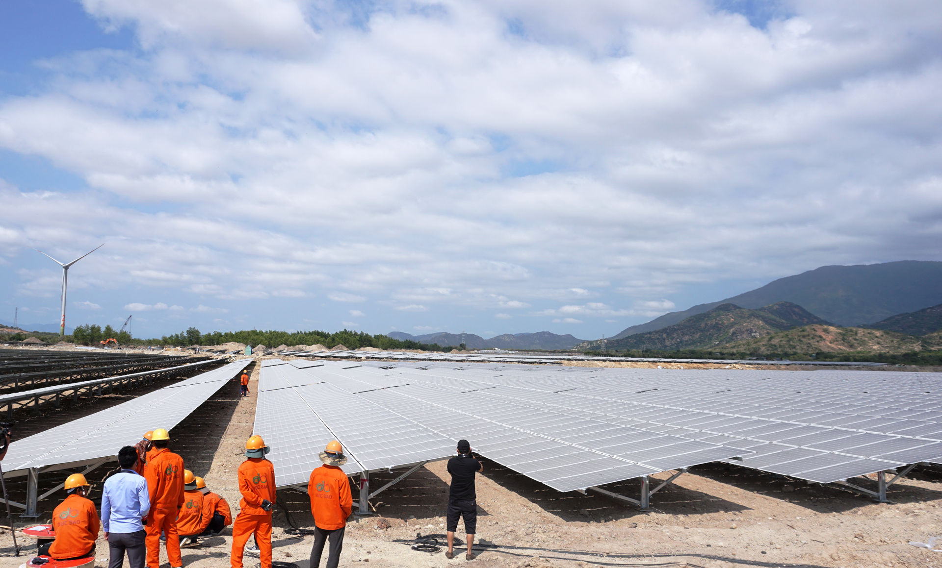 UBND tỉnh Ninh Thuận cùng Tập đoàn Trung Nam khởi công dự án Nhà máy điện mặt trời trên vùng diện tích gần 300 ha tại xã Bắc Phong và Xã Lợi Hải, huyện Thuận Bắc vào năm ngoái (7/7/2018).