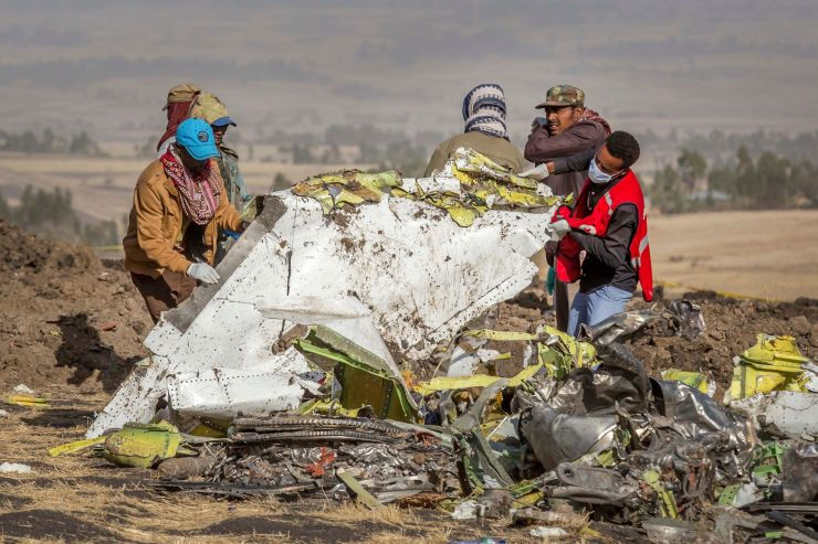 Hiện trường vụ rơi máy bay Boeing 737 Max 8 của hãng hàng không Ethiopia Airlines.