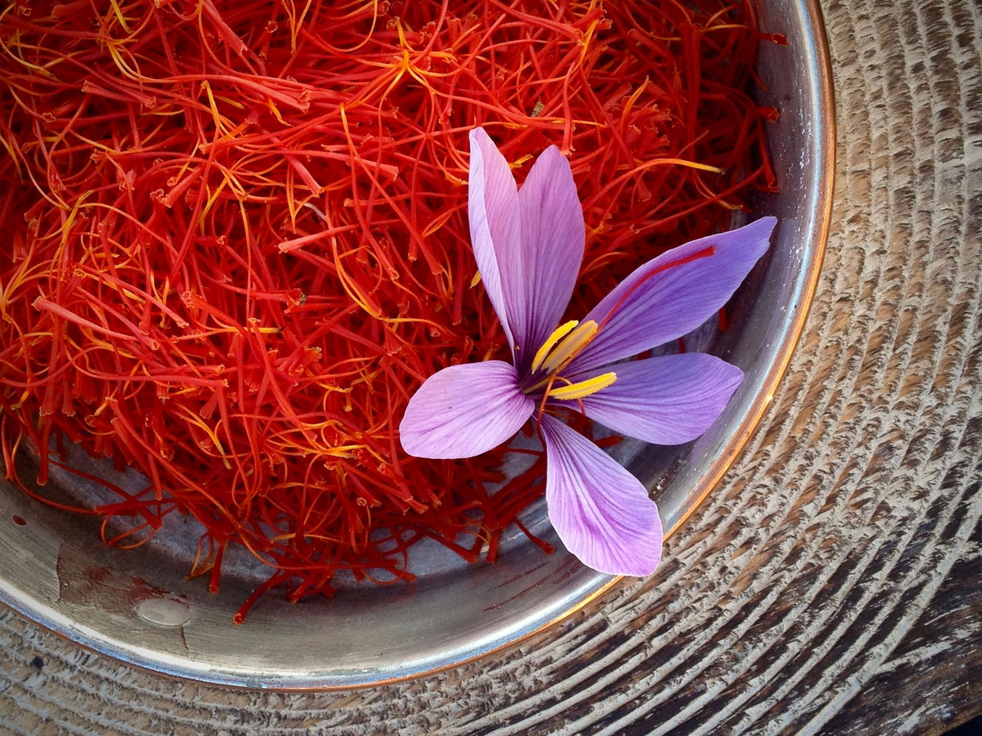 Nhụy hoa nghệ tây (Saffron) được cho là có nhiều công dũng hữu ích, tuyệt vời.