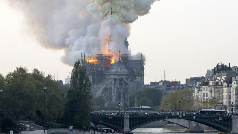 AFP dẫn nguồn lực lượng cứu hỏa Paris cho biết, một đám cháy đã xảy ra ở Nhà thờ Đức Bà Paris (Notre Dame), một trong những công trình kiến trúc nổi tiếng ở trung tâm thủ đô nước Pháp chiều 15/4 (theo giờ địa phương).