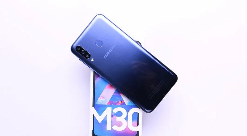 Với viên pin khủng 5.000 mAh, Galaxy M30 là một lựa chọn xứng đáng. Viên pin khủng này có thể giúp chiếc smartphone này của Samsung có thể hoạt động trong thời gian dài (lên đến hai ngày). Ngoài ra Galaxy M30 còn được tích hợp công nghệ sạc nhanh hiệu suất 15 W. Giá bán của chiếc smartphone này chỉ khoảng 5 triệu VND.