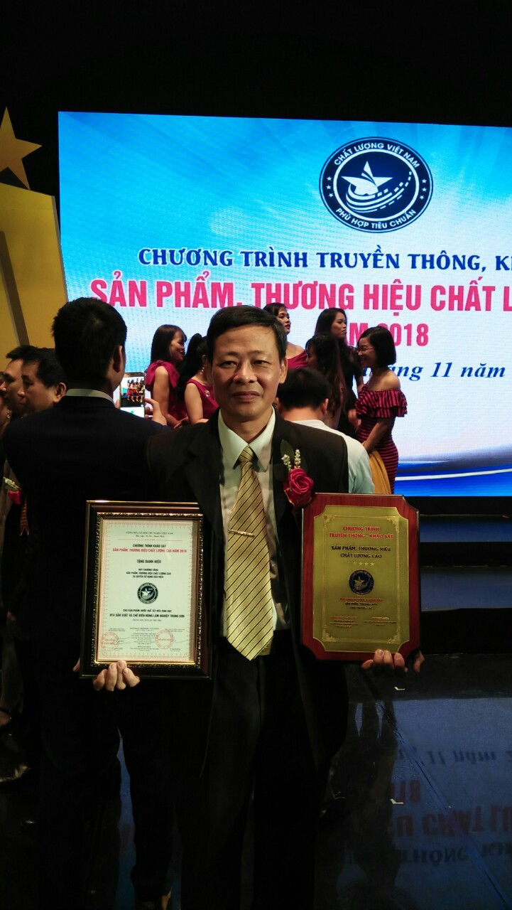 Chú Duy Hưng sở hữu hơn 10 sản phẩm do chính tay mình chế tạo và tất cả đều được đăng kí bản quyền