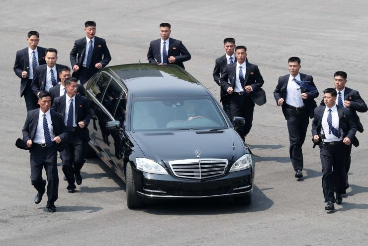 Nhà sản xuất ô tô Đức không biết làm thế nào Kim Jong Un có xe Mercedes
