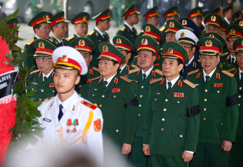 Đoàn Quân ủy Trung ương - Bộ Quốc phòng do Bộ trưởng Ngô Xuân Lịch dẫn đầu vào viếng. Ảnh: Vnexpress.