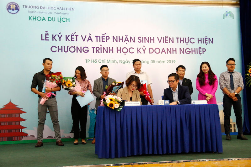 Lễ ký kết và tiếp nhận sinh viên thực hiện học kỳ doanh nghiệp năm 2019 do khoa Du lịch trường ĐH Văn Hiến tổ chức.