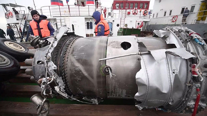 Động cơ máy bay Tu-154 rơi ở biển Đen được tìm thấy.