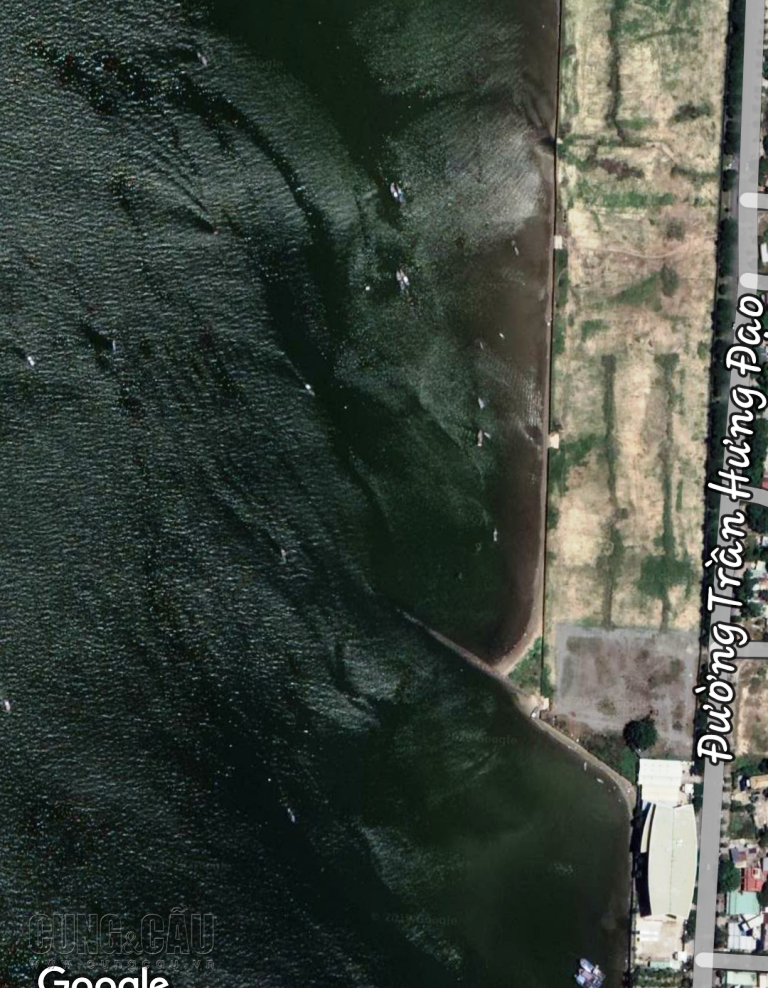 Nhìn vào bản đồ googlemap thì phần lấn sông của dự án này khá lớn.
