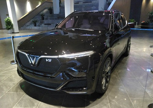   Lux V8 tại nhà máy ở Hải Phòng.   