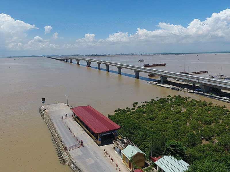   Cầu vượt biển Thị Nại và TP.HCM đang mong có một cây cầu tương tự nối Cần Giờ với Vũng Tàu.  