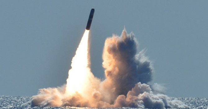  Tên lửa Trident D5 trong một đợt phóng thử nghiệm. Ảnh: US Navy.