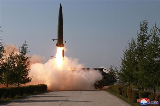 Một loại vũ khí được cho là tên lửa tầm ngắn được phóng thử từ Kusong, tỉnh Bắc Pyongan, miền Tây Bắc Triều Tiên ngày 9/5/2019. Ảnh: YONHAP/TTXVN