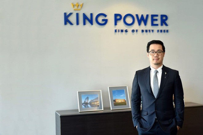   Aiyawatt Srivaddhanaprabha - CEO của King Power, đồng thời là Phó chủ tịch Leicester City - là tỷ phú trẻ nhất Thái Lan năm 2019.   