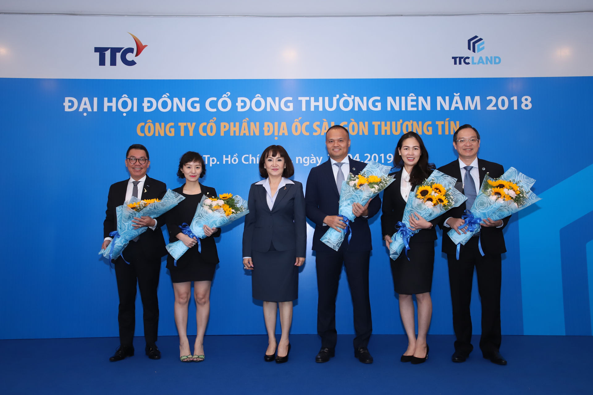  Ông Nguyễn Đăng Thanh (chính giữa) được bổ nhiệm giữ chức vụ Chủ tịch HĐQTkiêm TGĐ TTC LAND. 