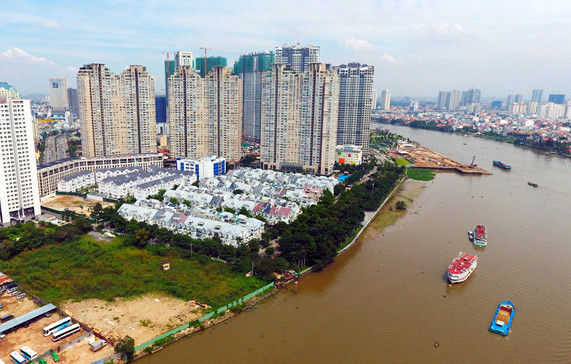 Oằn mình gánh hàng trăm chung cư, biệt thự cao cấp khiến bờ sông Sài Gòn trở thành đặc quyền riêng của người có tiền.