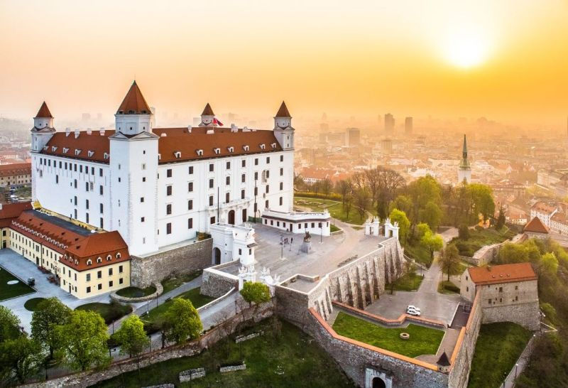 Bratislava là nơi ẩn giấu những di tích lịch sử cổ xưa của đất nước Slovakia đáng mến.