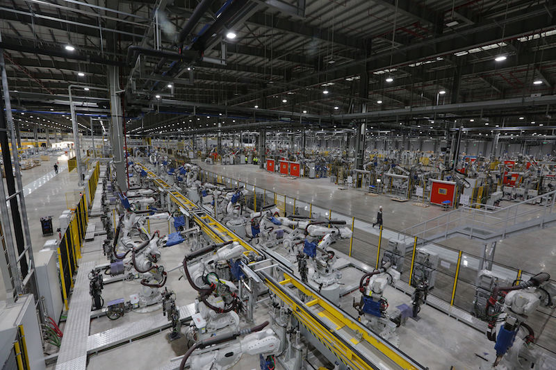 Nhà máy VinFast hiện đại không thua gì các xưởng sản xuất ô tô hàng đầu thế giới.