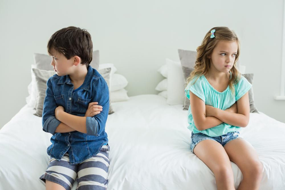Trẻ bị tổn thương thế nào khi bố mẹ thiên vị?