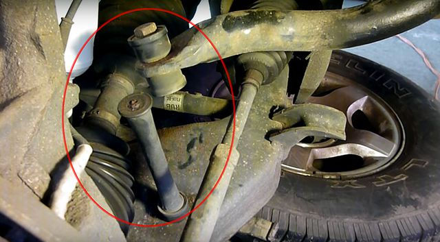  Một trường hợp gãy tay đòn liên kết giảm xóc sau trên Ford Explorer tại Mỹ