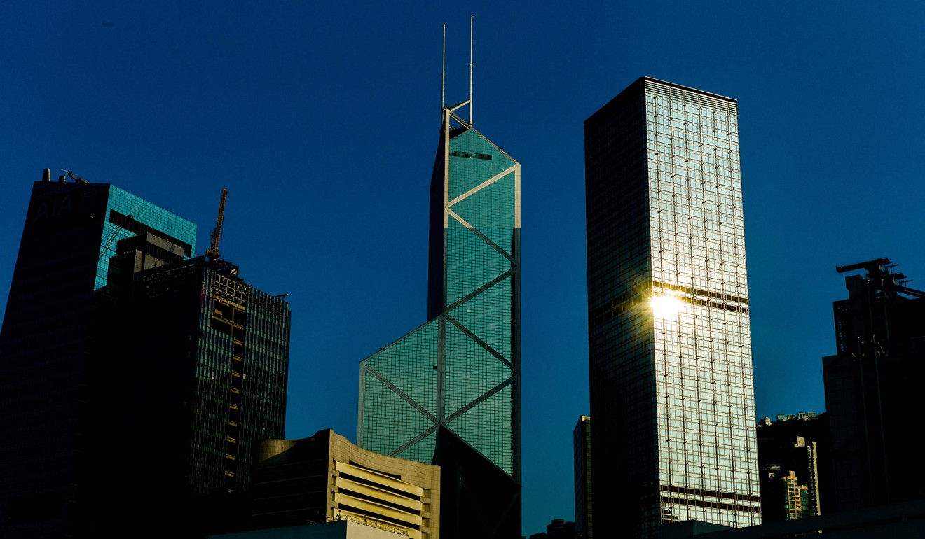 Tòa tháp Ngân hàng Trung Quốc (giữa) ở Hồng Kông được thiết kế bởi kiến ​​trúc sư IM Pei. Ảnh: AFP