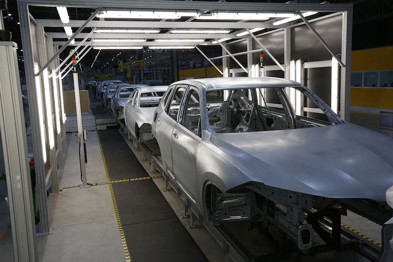 Xưởng sơn ứng dụng công nghệ EcoSmart VEC của Dürr đến từ Đức, giúp làm giảm đáng kể lượng khí và điện năng tiêu thụ khi sấy các xe mới sơn.