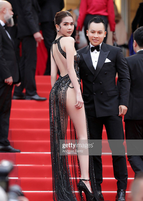Ngọc Trinh mặc váy mỏng đi thảm đỏ LHP Cannes