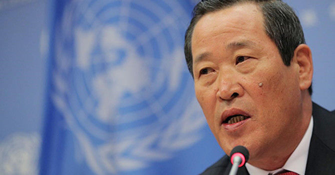   Đại sứ Triều Tiên tại Liên Hợp Quốc, Kim Song phát biểu tại họp báo ngày 21/5 ở New York, Mỹ. Ảnh: Reuters.  