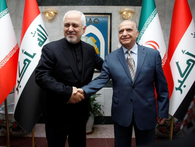   Bộ trưởng Ngoại giao Iran, Mohammad Javad Zarif, bắt tay với Bộ trưởng Ngoại giao Iraq Mohamed Ali Alhakim tại Baghdad, Iraq ngày 26/5/2019. Ảnh: Reuters  